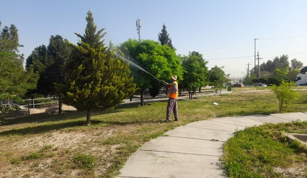 عملیات سمپاشی و طعمه گذاری جهت کنترل و مبارزه با آفات و حشرات موذی شهرک صنعتی بزرگ شیراز