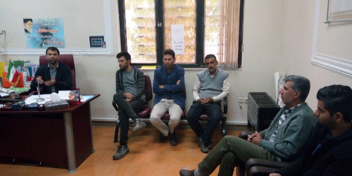 برگزاری جلسات هفتگی گزارش عملکرد پرسنل اداری